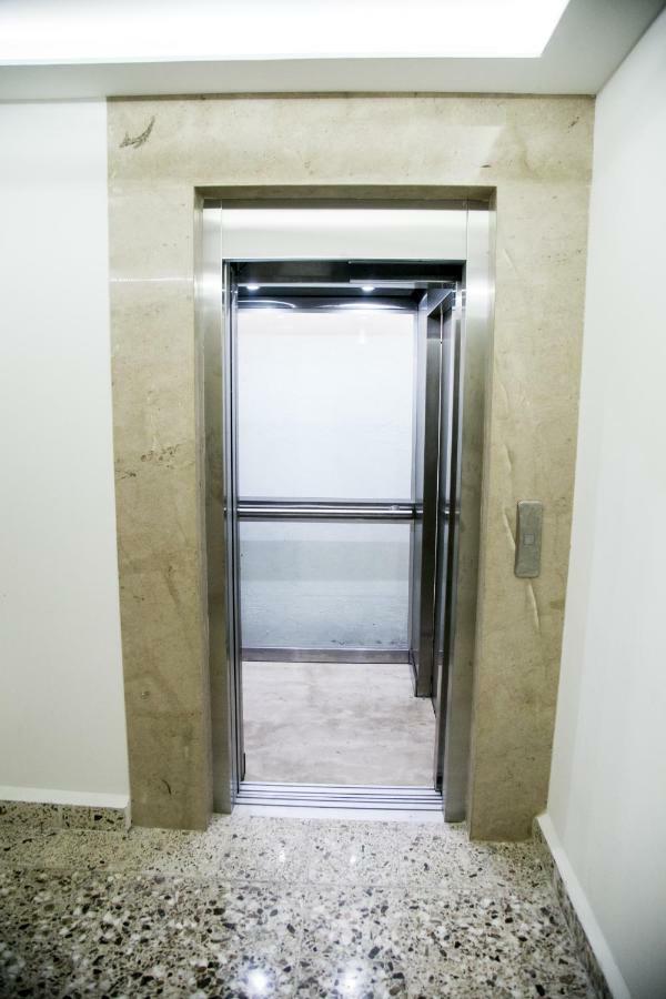 Booking 500 Monterrei Exterior foto
