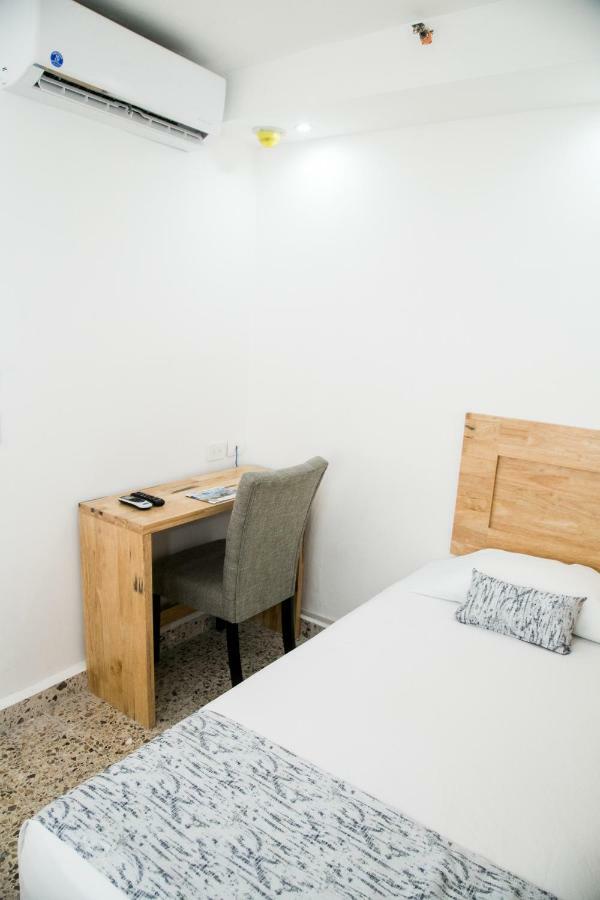 Booking 500 Monterrei Exterior foto