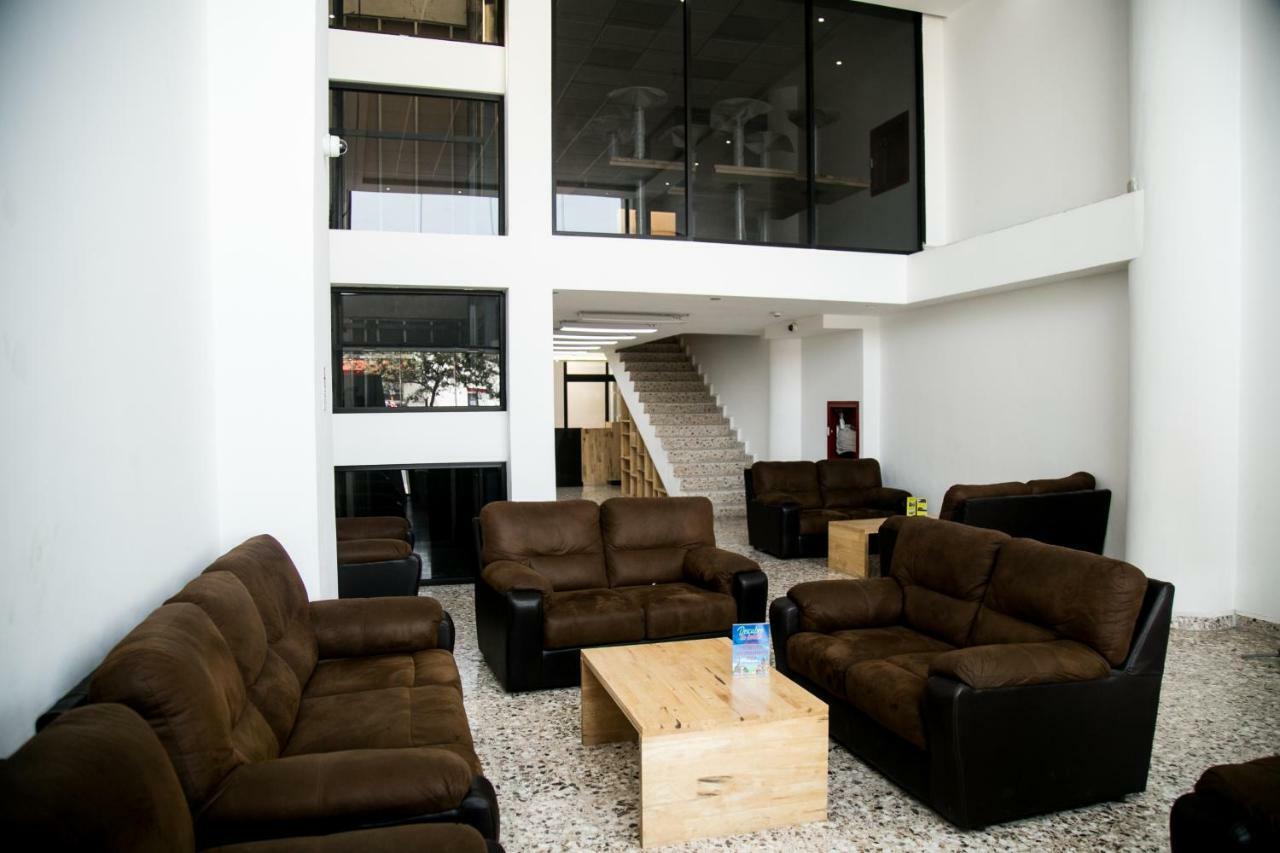 Booking 500 Monterrei Exterior foto