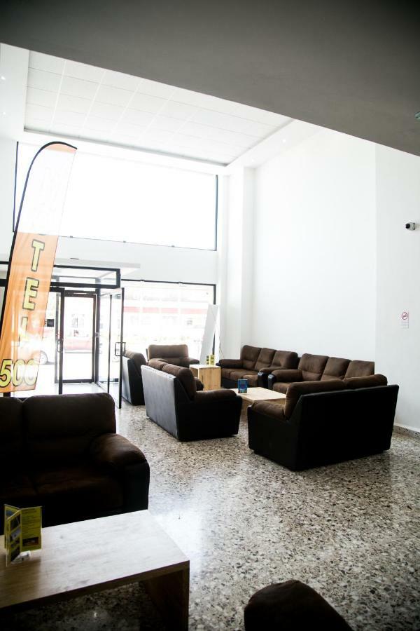 Booking 500 Monterrei Exterior foto