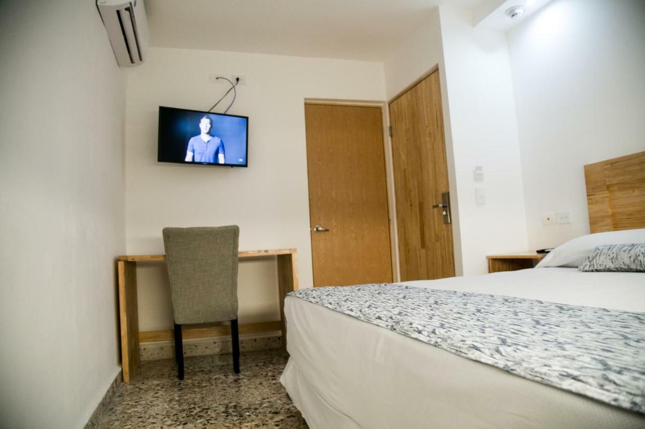 Booking 500 Monterrei Exterior foto