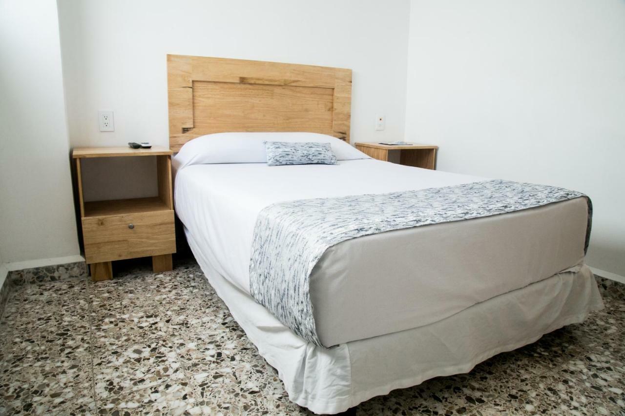Booking 500 Monterrei Exterior foto