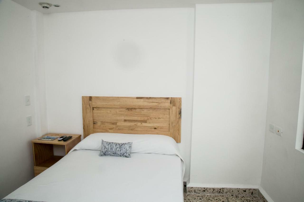Booking 500 Monterrei Exterior foto