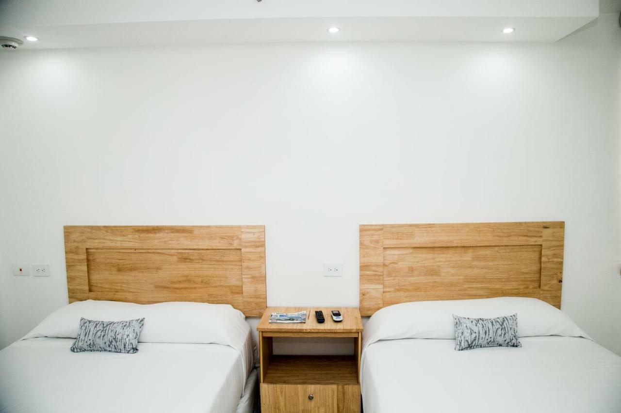 Booking 500 Monterrei Exterior foto