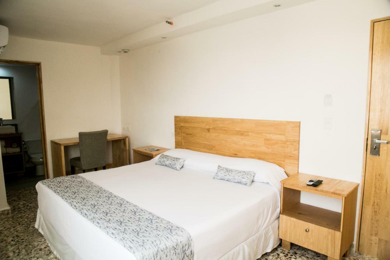 Booking 500 Monterrei Exterior foto