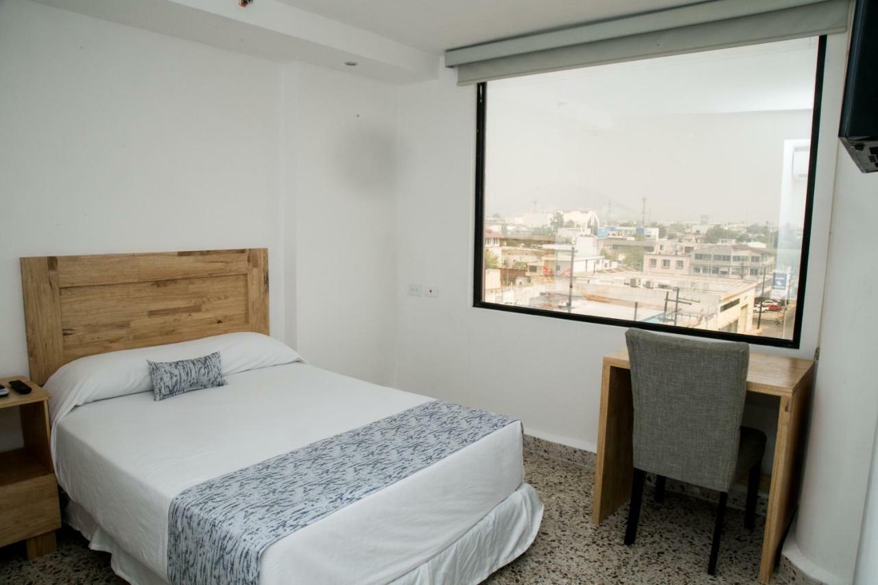 Booking 500 Monterrei Exterior foto