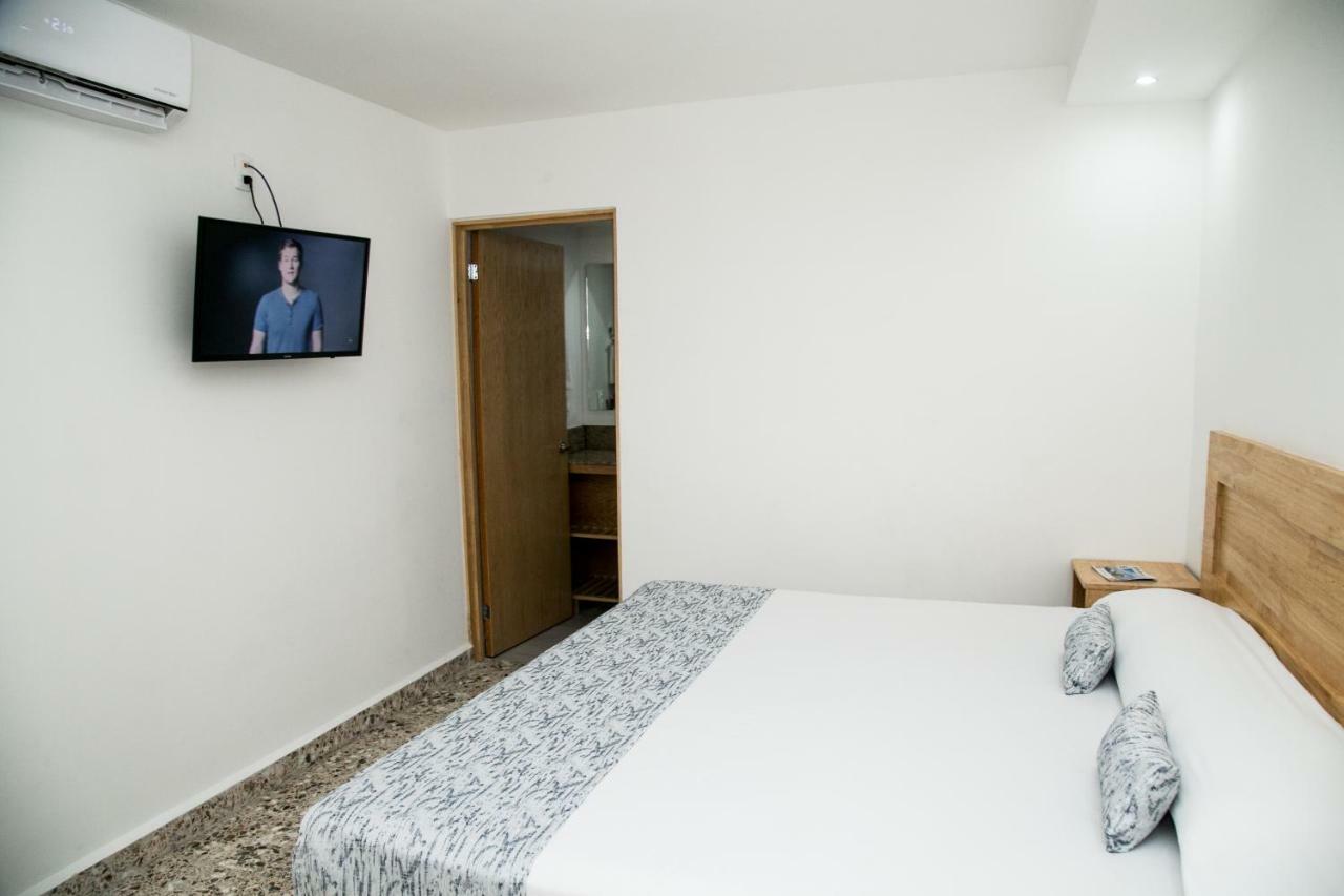 Booking 500 Monterrei Exterior foto