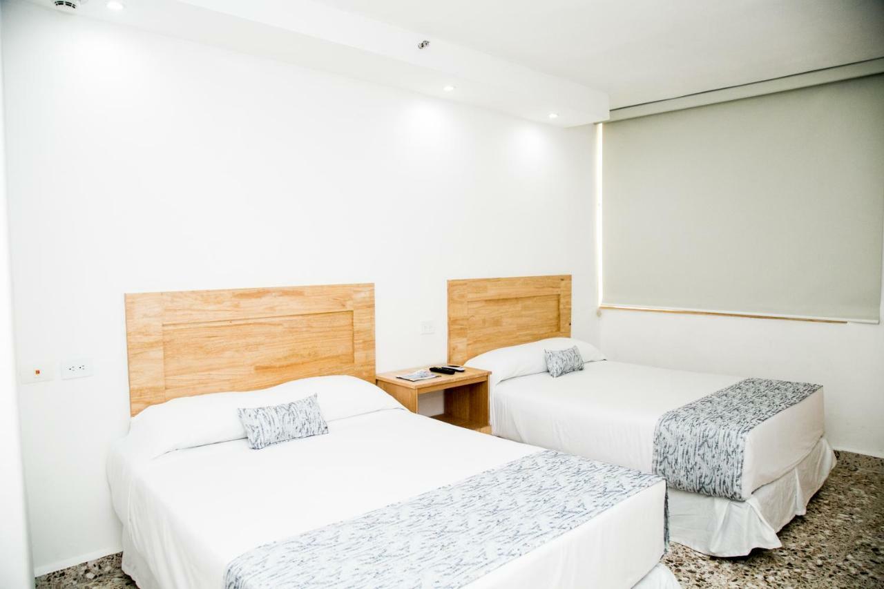 Booking 500 Monterrei Exterior foto