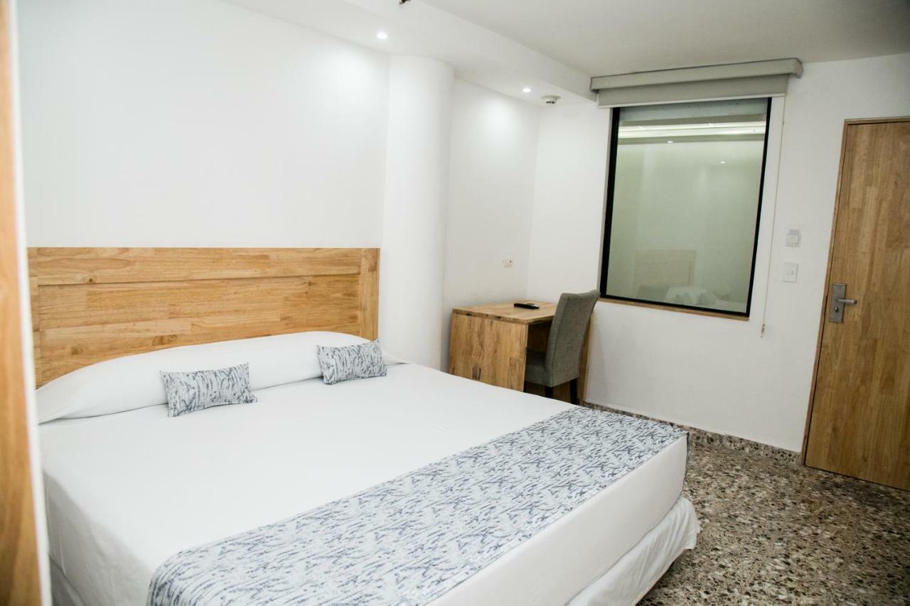 Booking 500 Monterrei Exterior foto