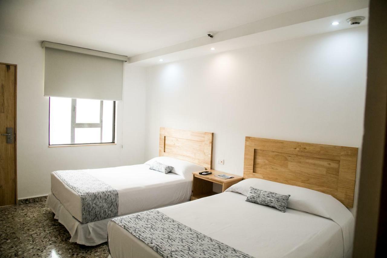 Booking 500 Monterrei Exterior foto