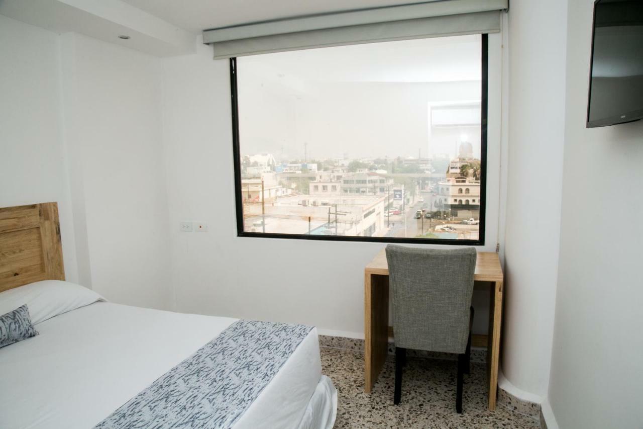 Booking 500 Monterrei Exterior foto