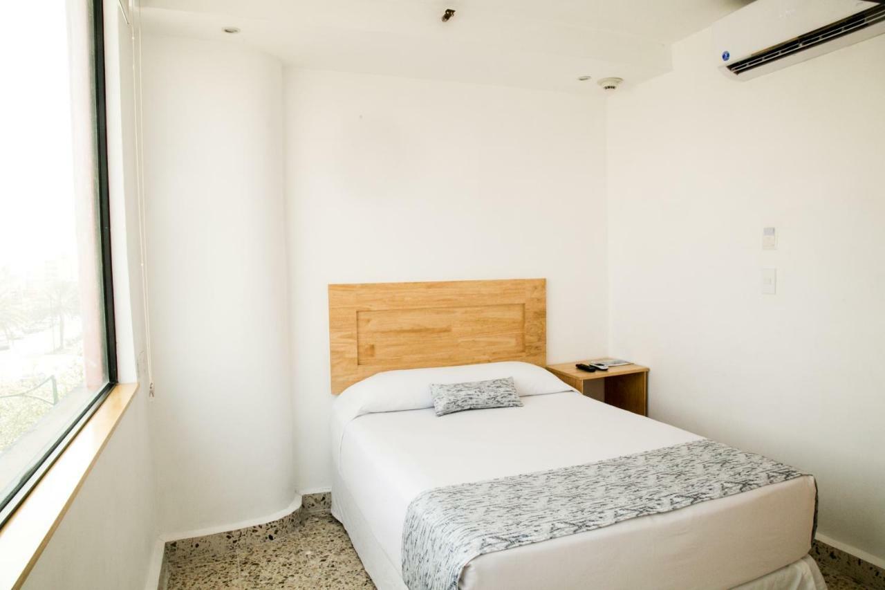 Booking 500 Monterrei Exterior foto
