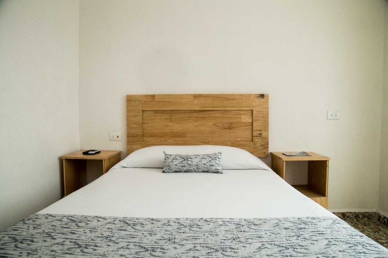 Booking 500 Monterrei Exterior foto
