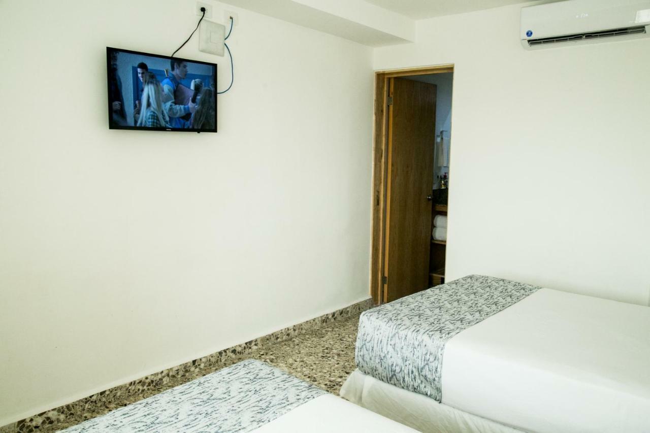 Booking 500 Monterrei Exterior foto