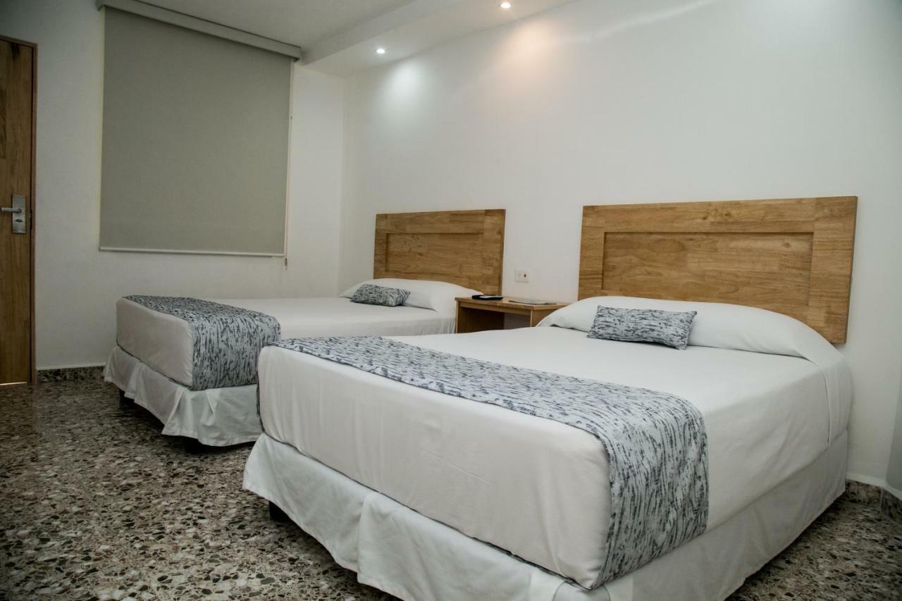 Booking 500 Monterrei Exterior foto