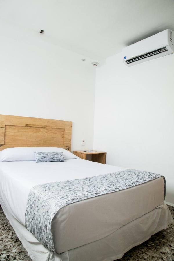 Booking 500 Monterrei Exterior foto
