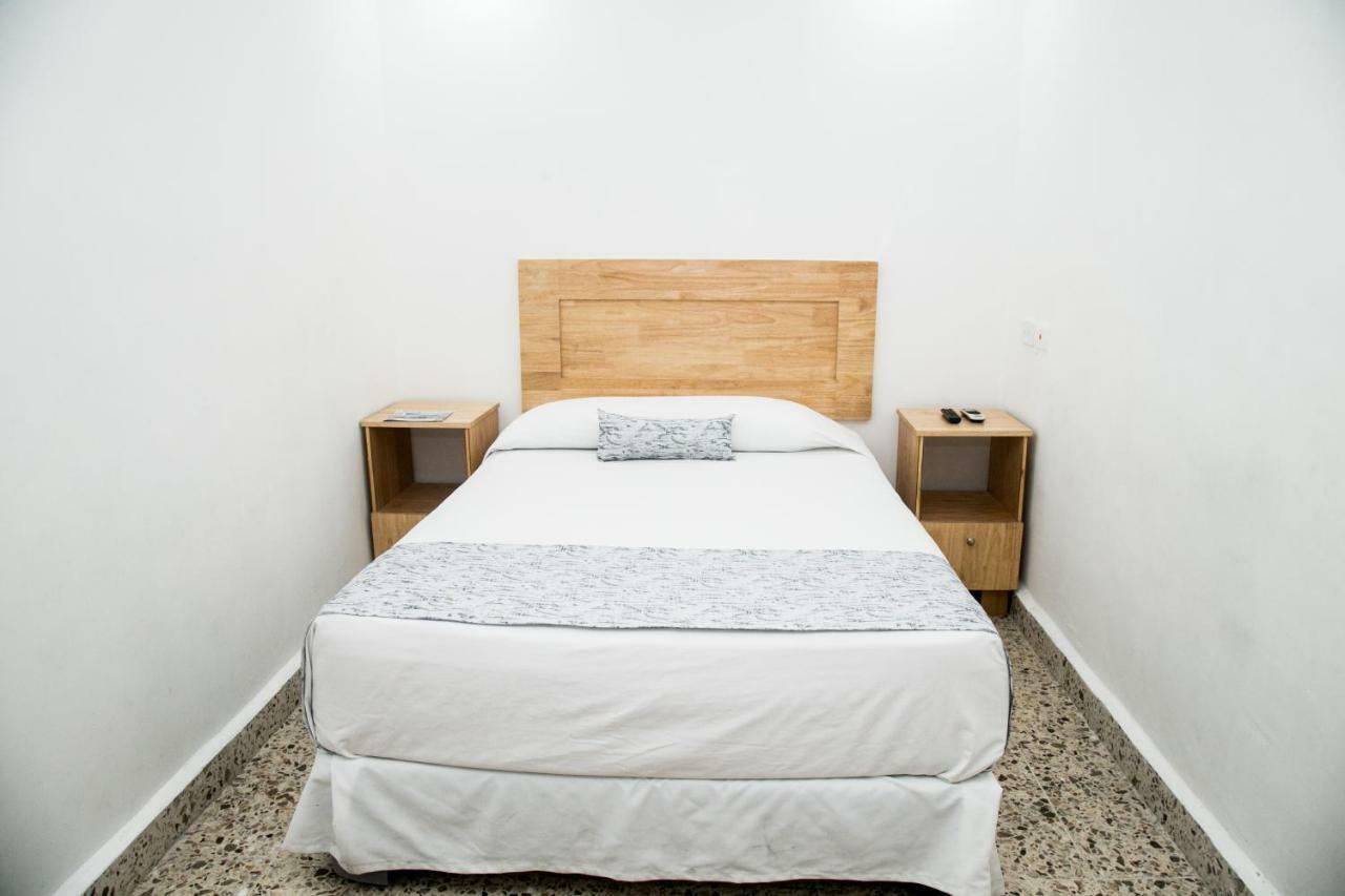 Booking 500 Monterrei Exterior foto