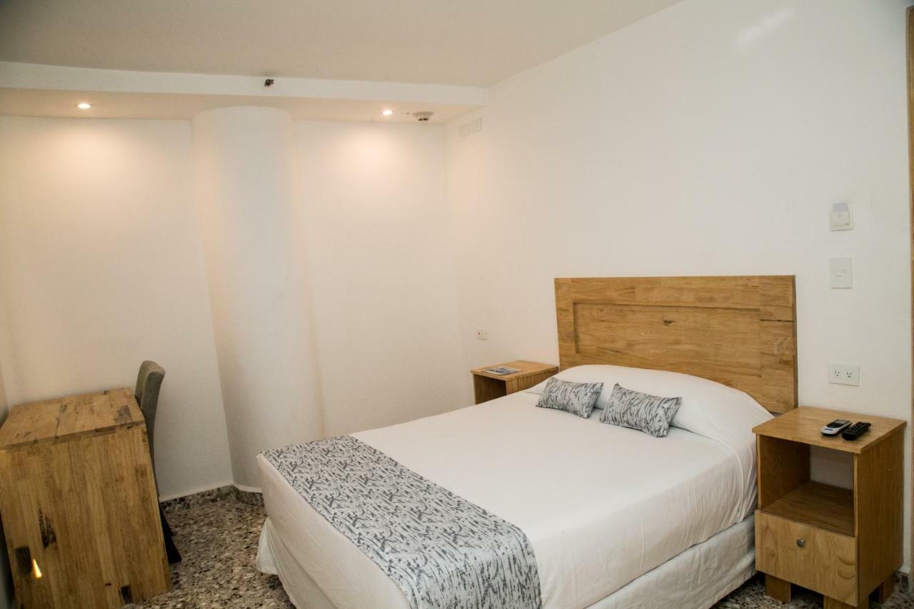 Booking 500 Monterrei Exterior foto