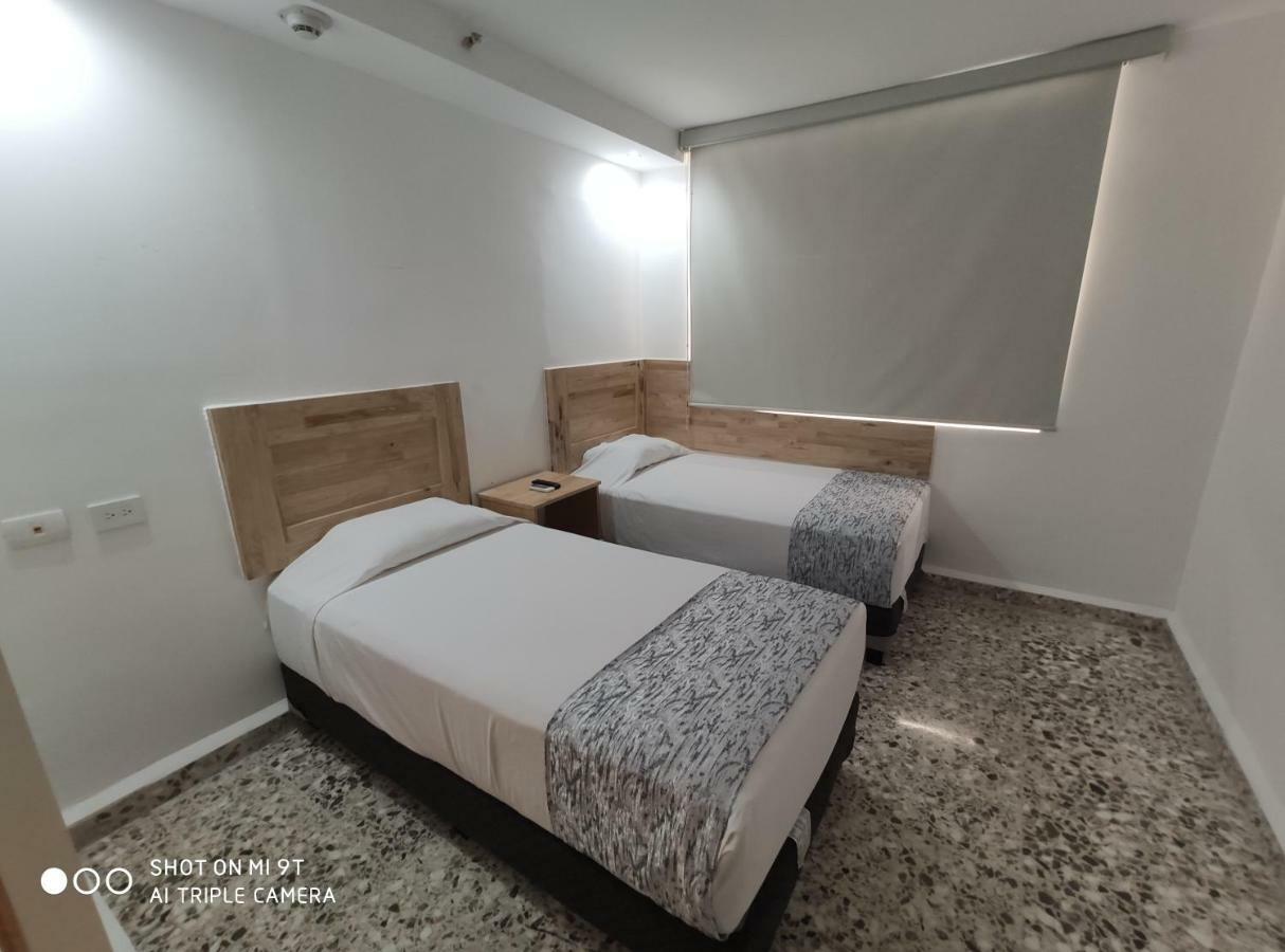 Booking 500 Monterrei Exterior foto