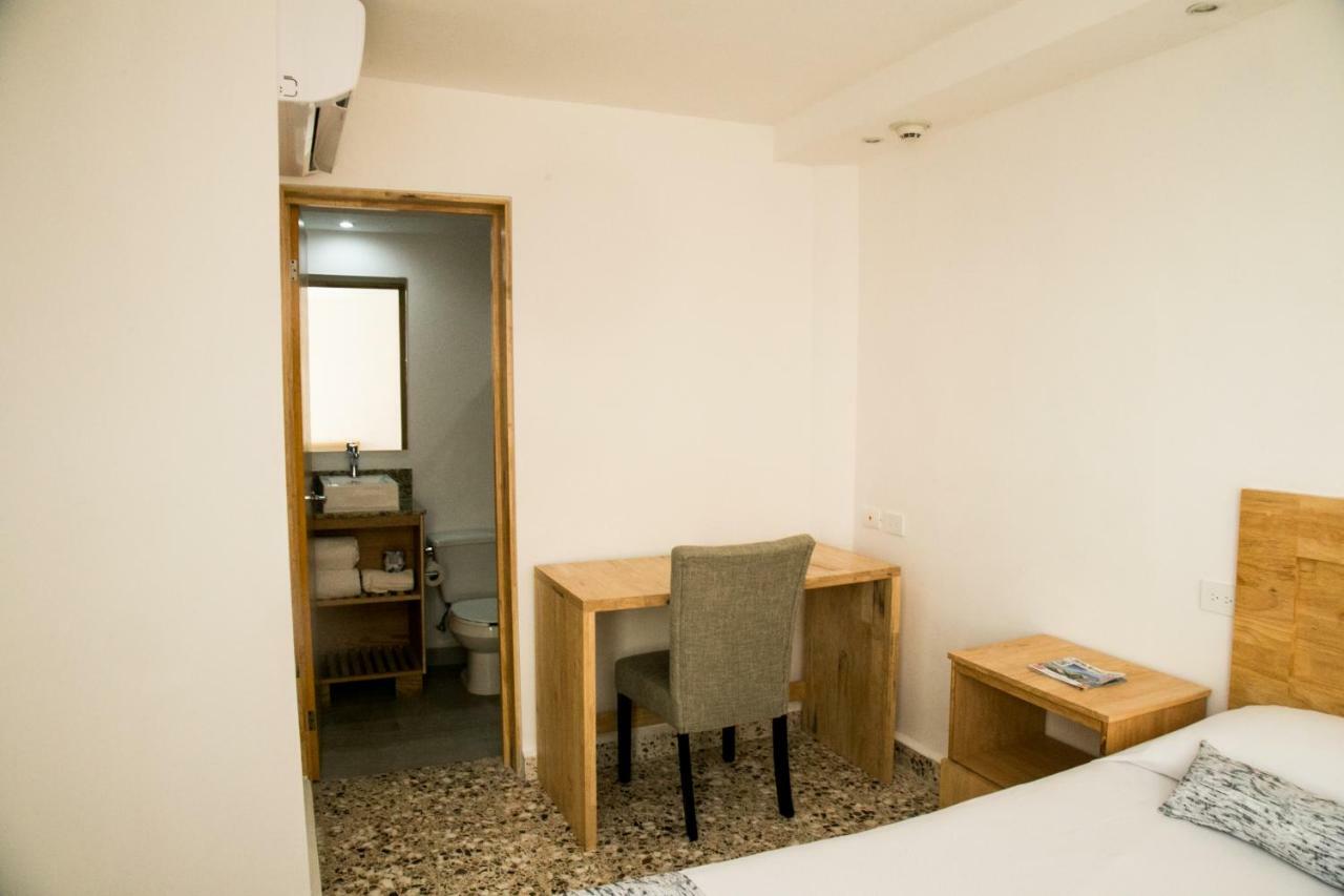 Booking 500 Monterrei Exterior foto