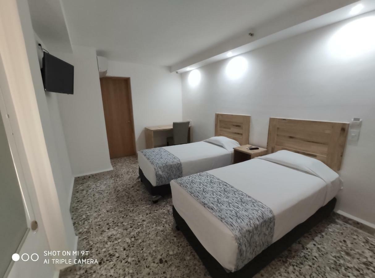 Booking 500 Monterrei Exterior foto